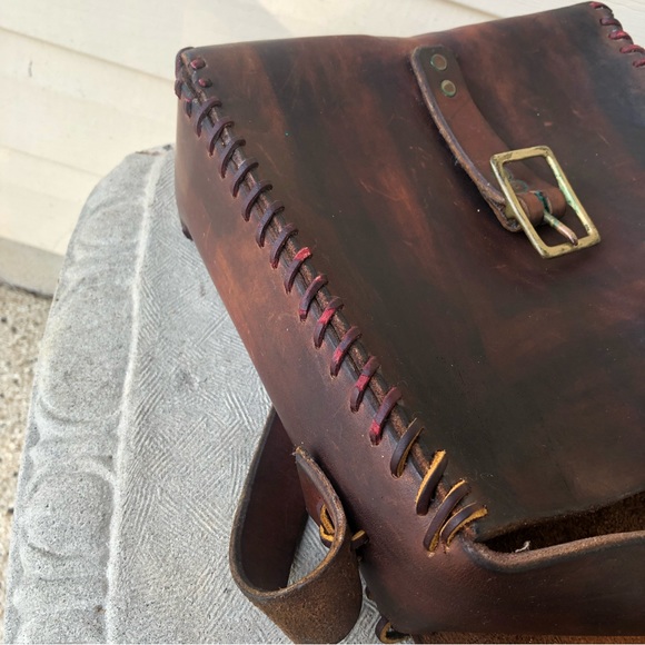 Handmade Vintage 60’s leather Feedbag, whip stitched, distressed brass hardware - Picture 8 of 10